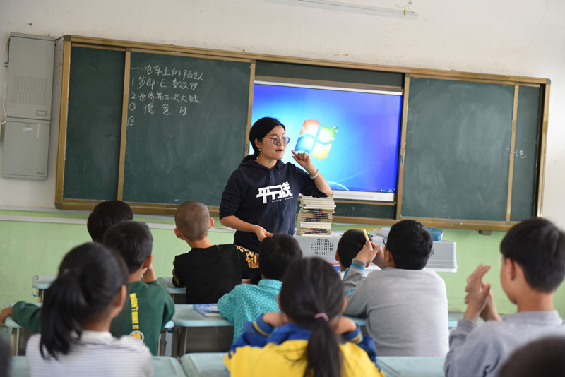 阅读课与学生互动_副本.jpg